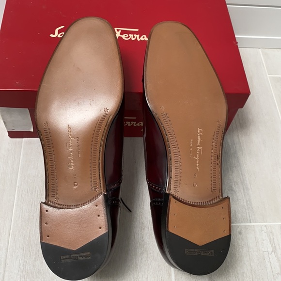 Salvatore Ferragamo Renzo  Leather Wingtip Oxford - Picture 9 of 10